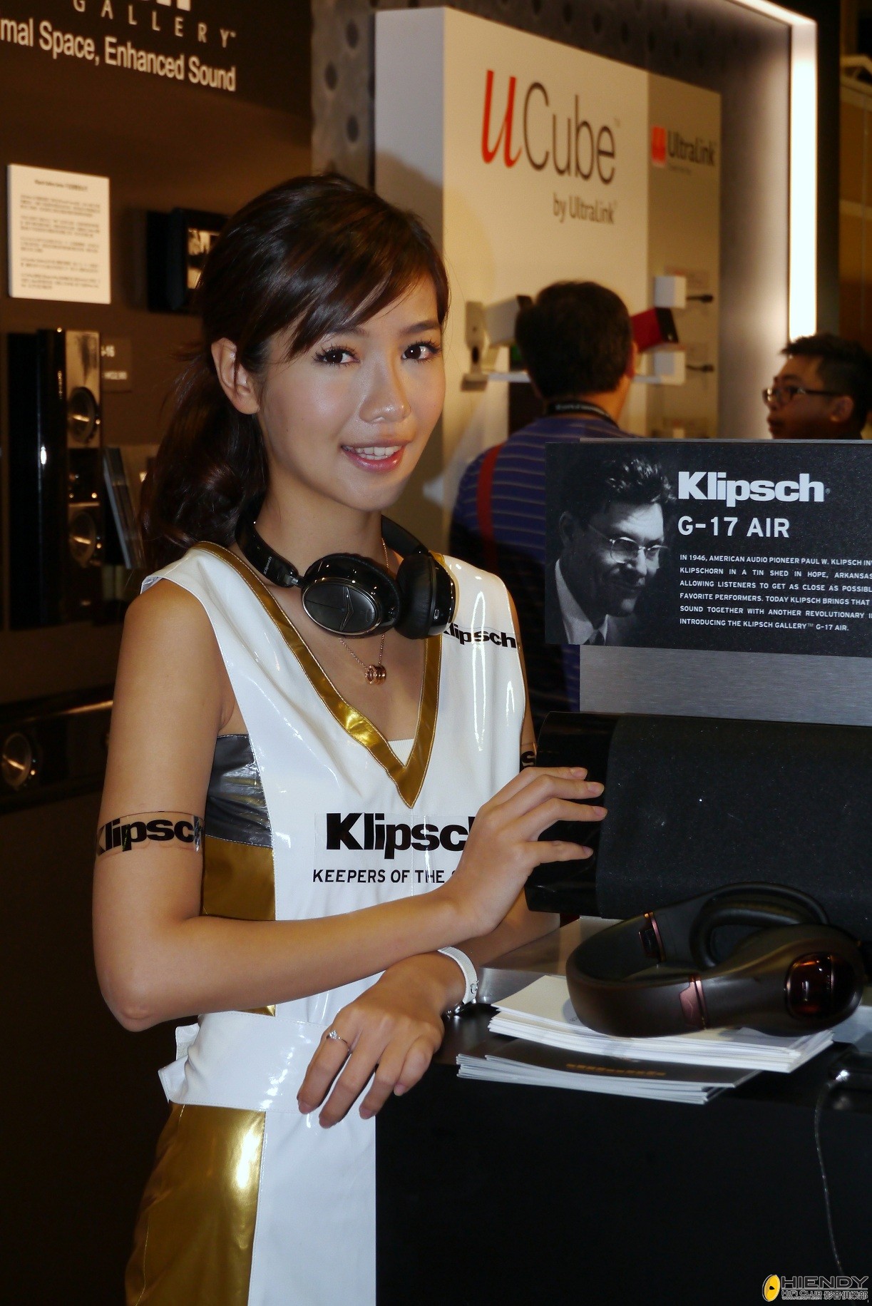 av_show_girl_03.jpg