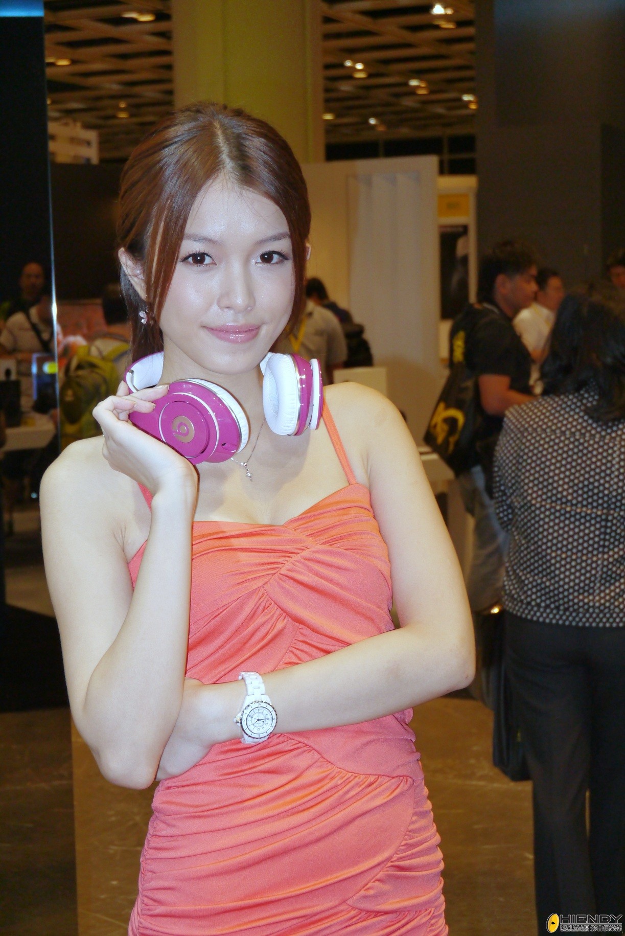av_show_girl_04.jpg