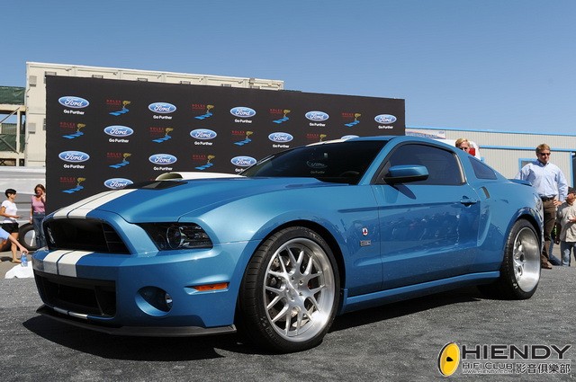 01-2013-shelby-gt500-cobra-monterey.jpg