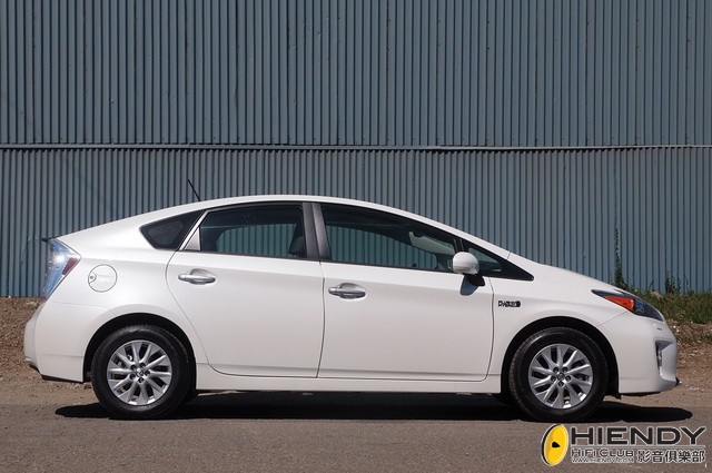 05-2012-toyota-prius-plug-in-fd.jpg