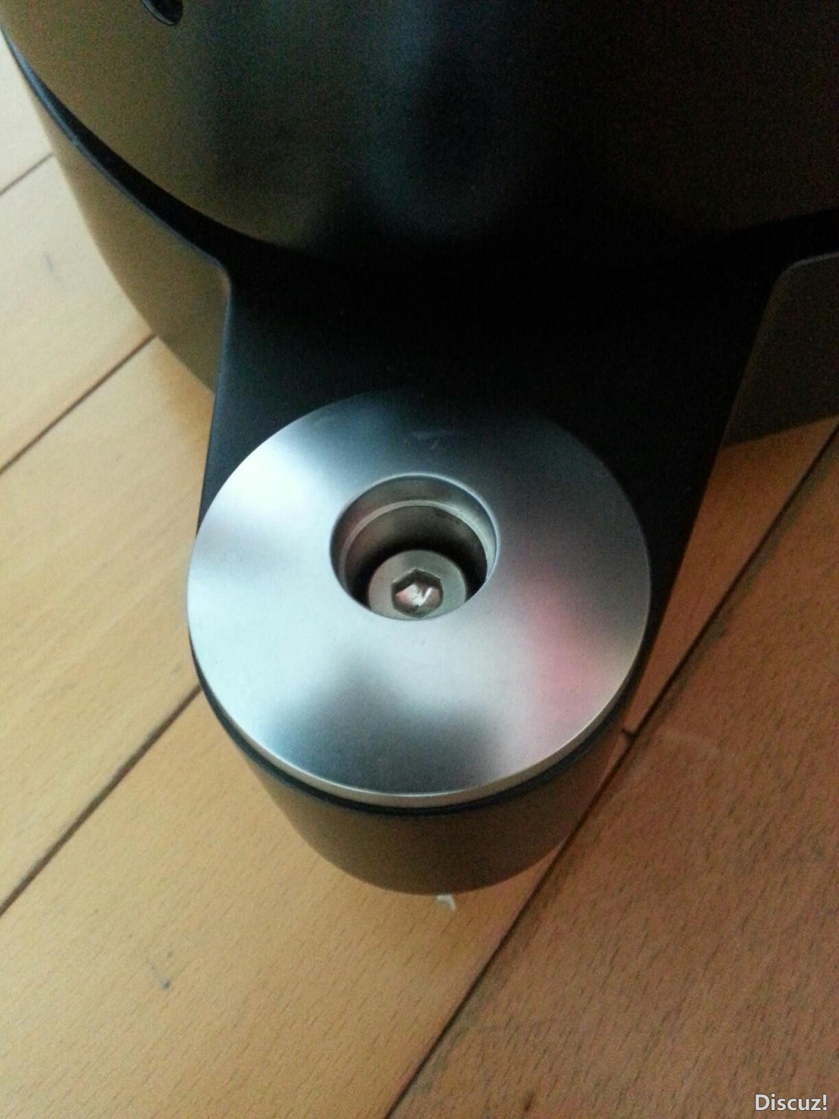 Adjustable feet of S-1