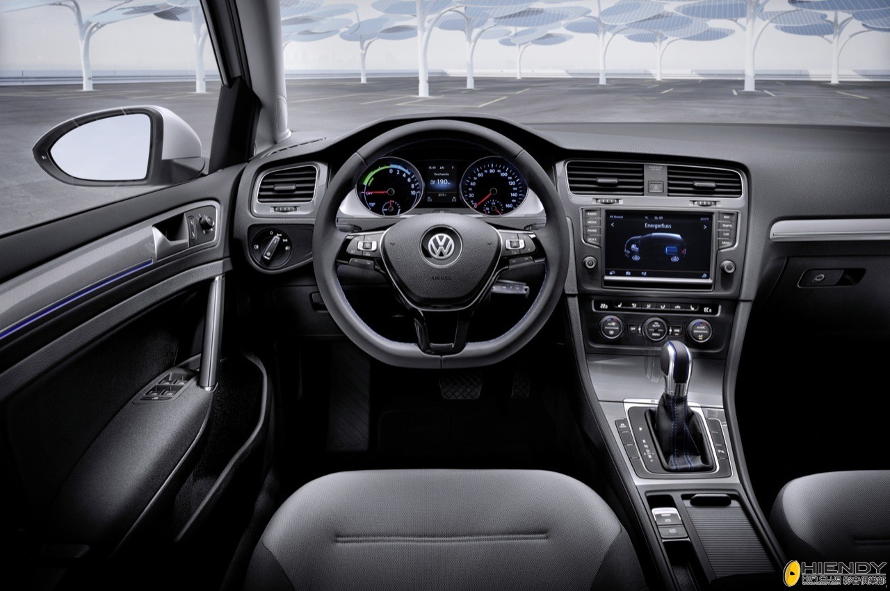 2015_VW_e-Golf_02.jpg