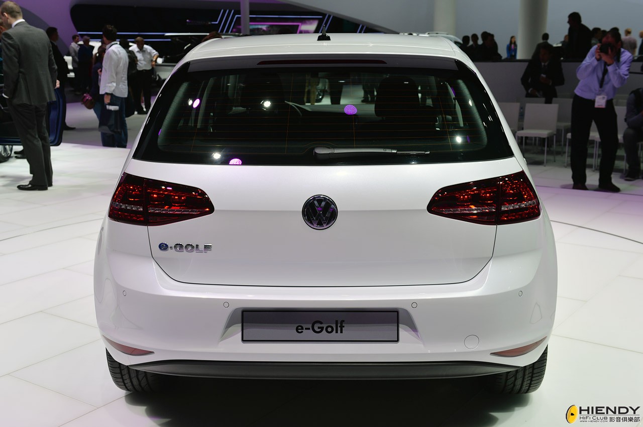 2015_VW_e-Golf_07.jpg