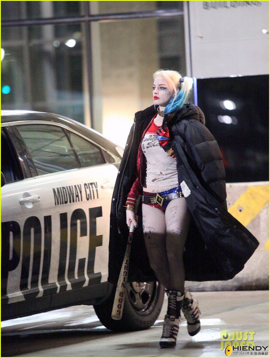 jared-leto-fights-kisses-margot-robbie-in-suicide-squad-09.jpg