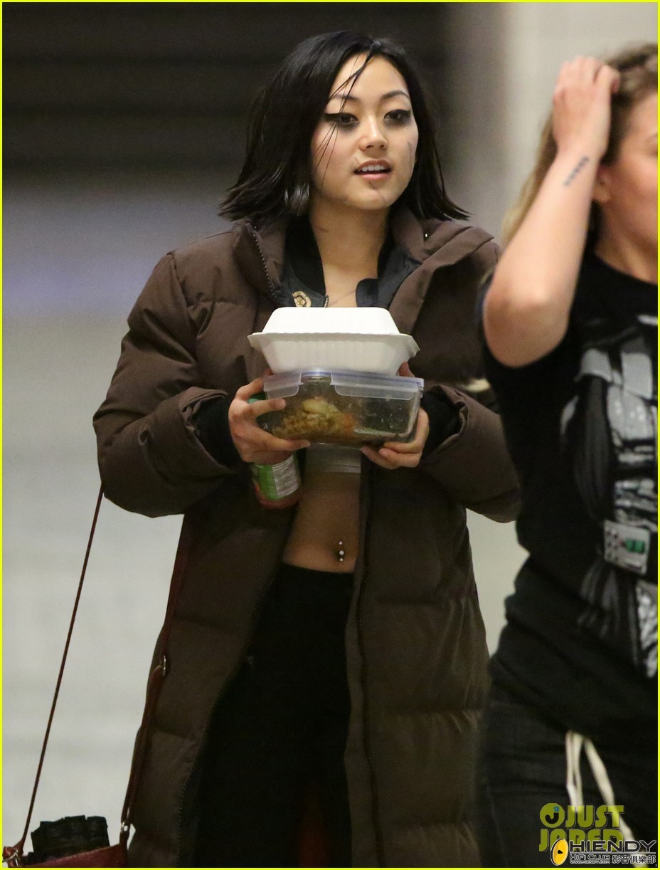suicide-squad-cast-films-in-subway-station-03.jpg