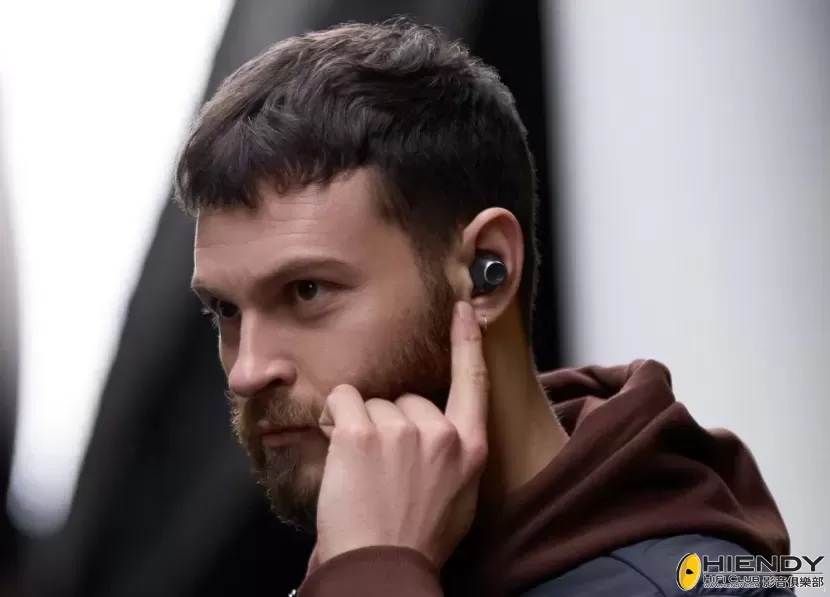 DSC05831_v1 London Calling v2.jpg.webp