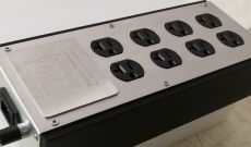 一個重料醒神的排插