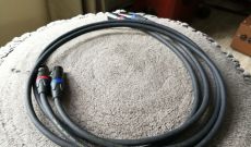 那有如此賣相平庸的天價訊號線 - Van Den Hul - The CNT