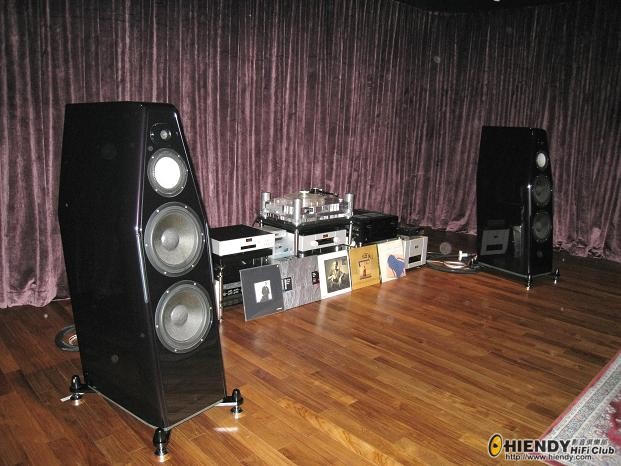 Cust_Cloud-9_hall2.jpg