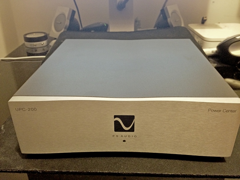 PS Audio UPC-200 Power Center