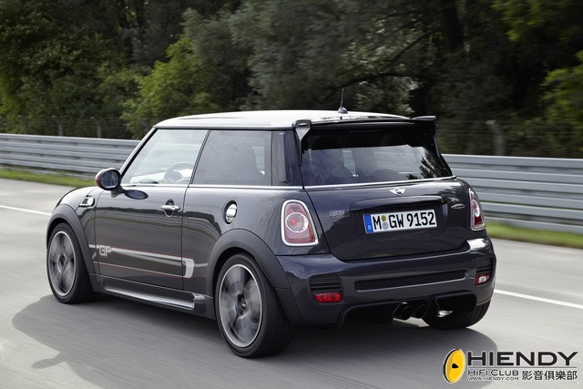 11-2013-mini-jcw-gp.jpg