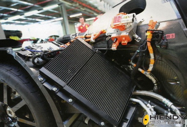 foto-spy-ferrari-nuova-enzo-06.jpg