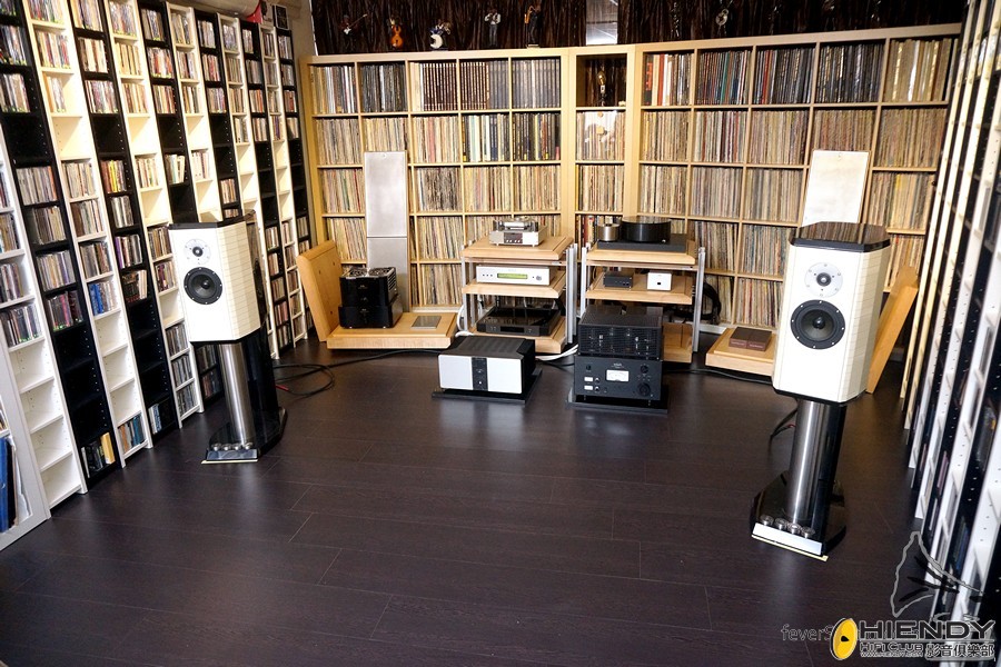 130625-GuruAcoustics-Shop_17.jpeg