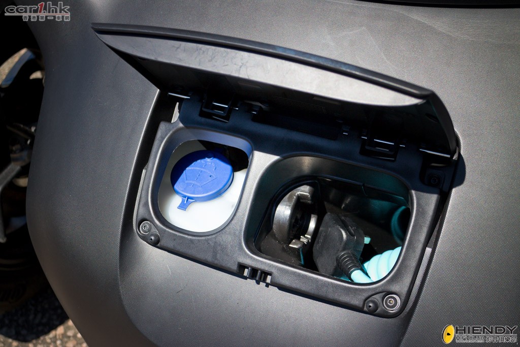 2013_Renault_Twizy_03.jpg
