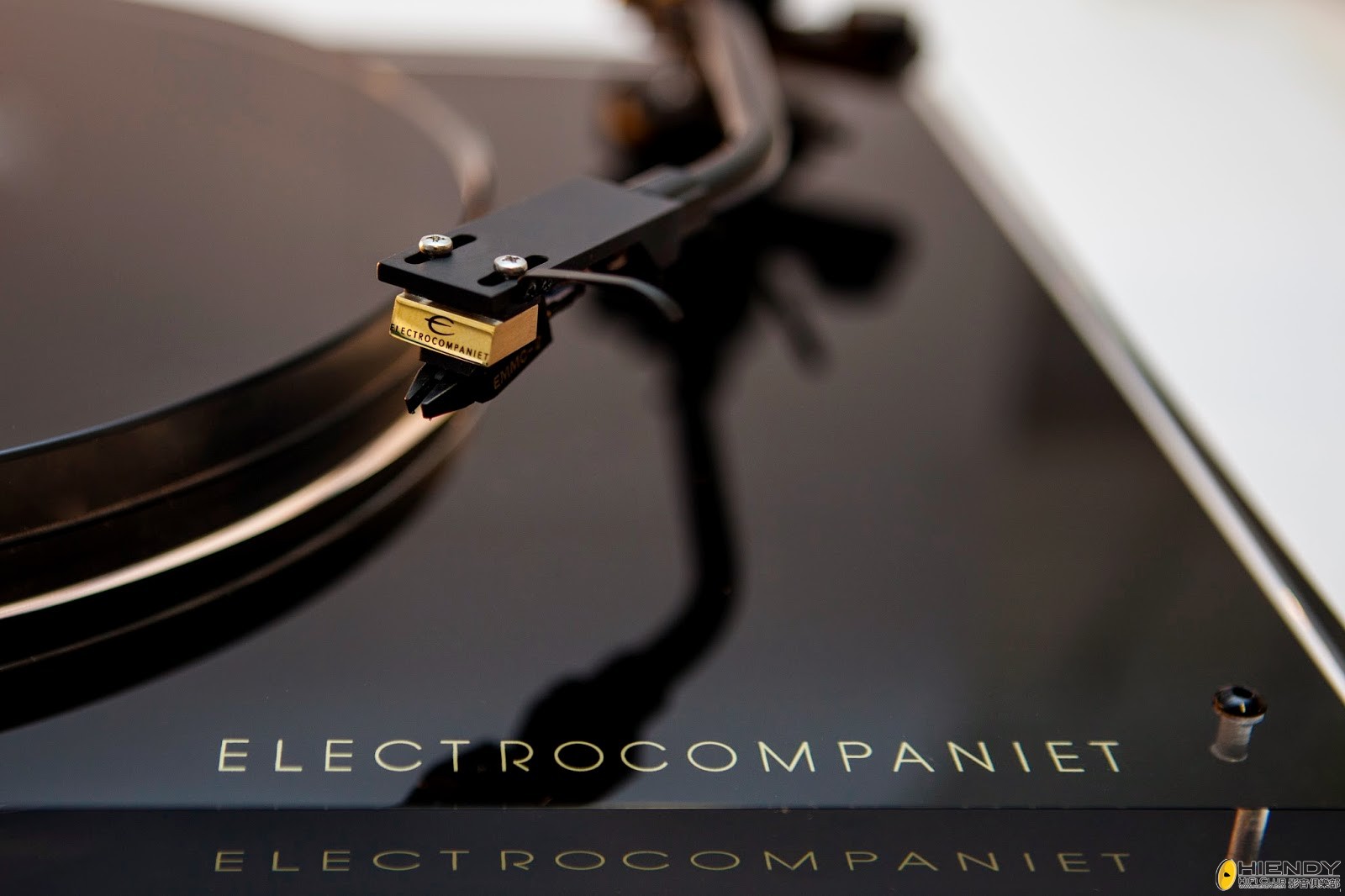 Electrocompaniet ECG-1 Reference Turntable_04.jpg