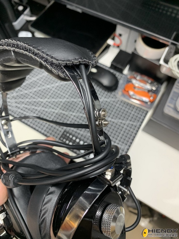 Saitek_Headset_02S.jpg