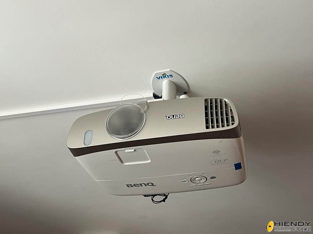 benq w2000 (1).jpeg