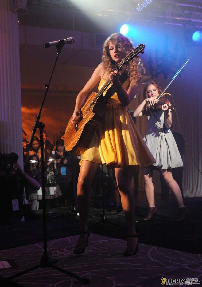 taylor_swift_cmt.JPG